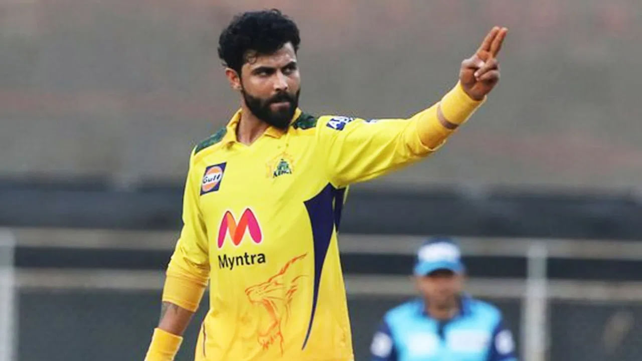 5- రవీంద్ర జడేజా(CSK): 1 మిలియన్ సోషల్ మీడియా మెన్షన్లు.