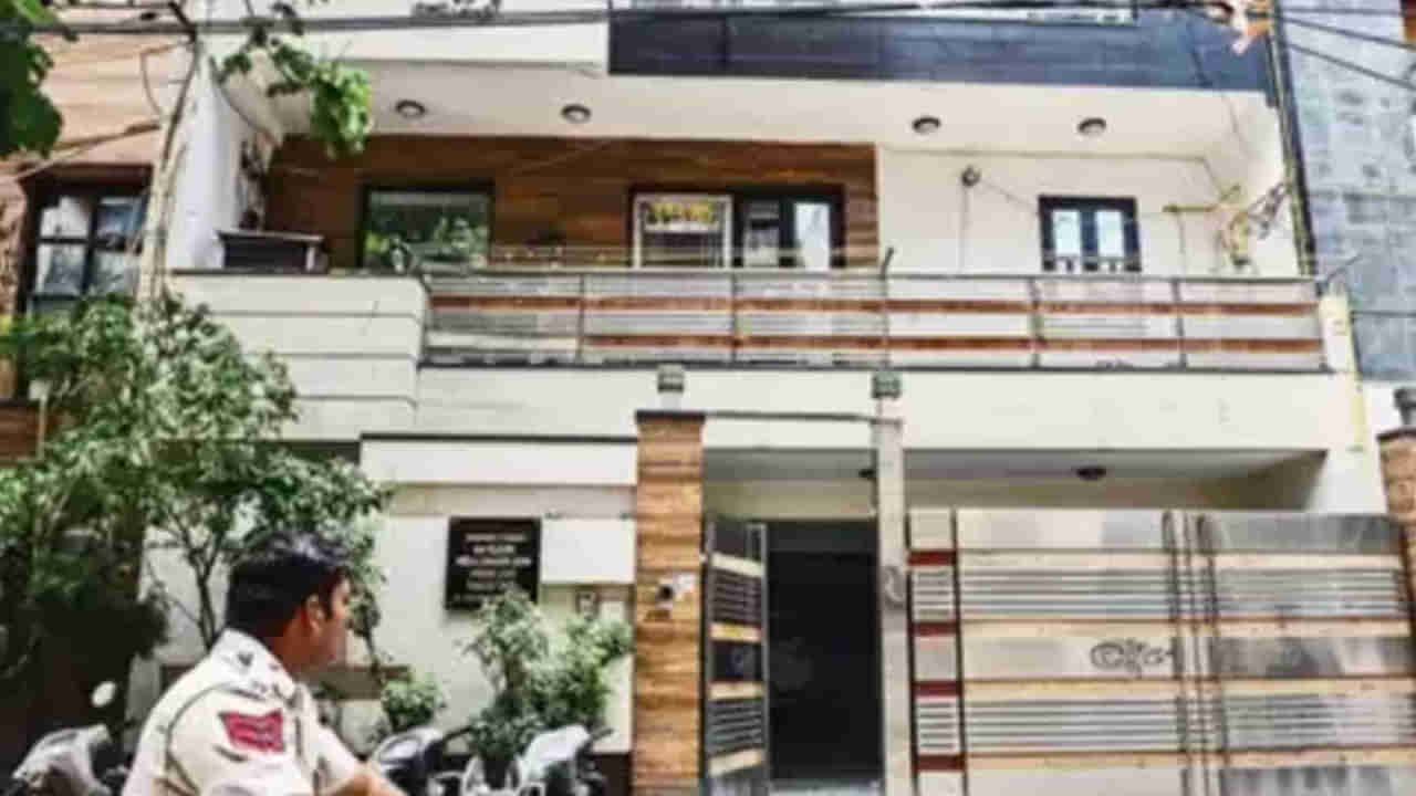 Viral: అపార్ట్మెంట్ నుంచి ఘాటైన దుర్వాసన.. అనుమానమొచ్చి చెక్ చేయగా.. భయంతో.!