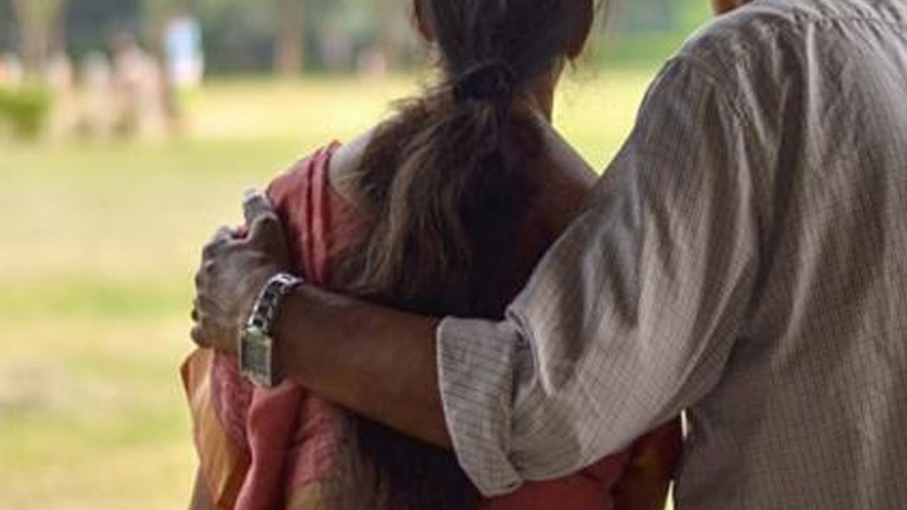 Viral Video: హోటల్లో మహిళలతో ఎమ్మెల్యే రాసలీలు.. అంతలోనే భర్త ఎంట్రీ. చివరికి ఏమైందంటే..