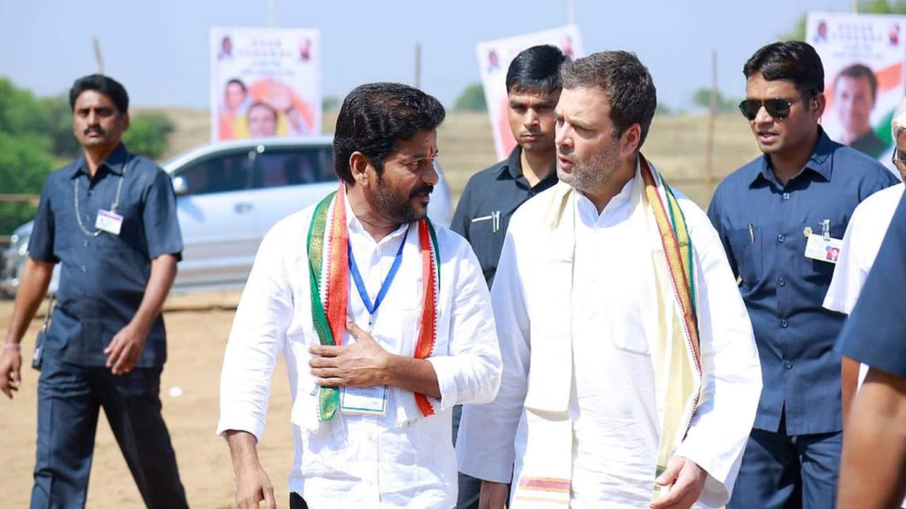 Revanth Reddy: ఢిల్లీకి రేవంత్ రెడ్డి పయనం.. కాంగ్రెస్ అగ్రనేతతో ఆ అంశాలపై చర్చ..