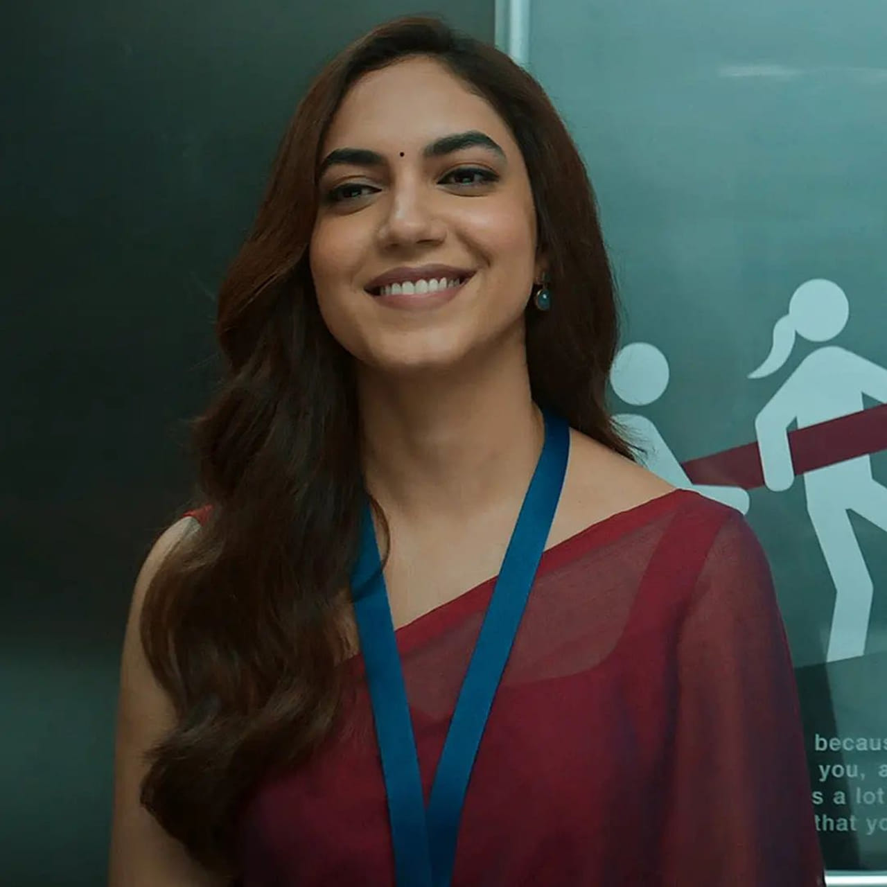 పెళ్లి చూపులు సినిమాతో తెలుగు అభిమానుల మనసు దోచుకున్న రీతూ వర్మ. ఆ తర్వాత కేశవ, నిన్నిలా నిన్నిలా, టక్ జగదీష్, వరుడు కావలెను వంటి చిత్రల్లో నటించి మెప్పించింది.ఇటీవలే శర్వానంద్ సరసన నటించిన 'ఒకే ఒక జీవితం' బ్లాక్ బూస్టర్ టాక్ తెచ్చుకుంది. ఇక ఇప్పుడు అటు, తెలుగు, తమిళం, మళయాలం చిత్రాల్లో కూడా అలరిస్తోంది.. అచ్చ తెలుగింటి అమ్మాయి మోడరన్ డ్రెస్ లో కూడా రీతూ వర్మ ఆకట్టుకుంటుంది.