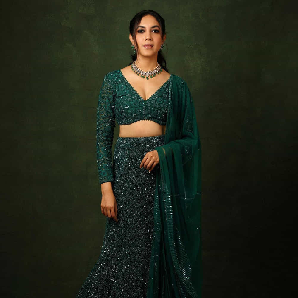 పెళ్లి చూపులు సినిమాతో తెలుగు అభిమానుల మనసు దోచుకున్న రీతూ వర్మ.. ఈ అమ్మడు అటు, తెలుగు, తమిళం, మళయాలం చిత్రాల్లో నటిస్తూ అలరిస్తోంది.. హోమ్లీగా కనిపించే ఈ అమ్మడు, విడుదలకు సిద్ధంగా ఉన్న టక్ జగదీష్ సినిమాలోకూడా హీరోయిన్ గా నటించింది.