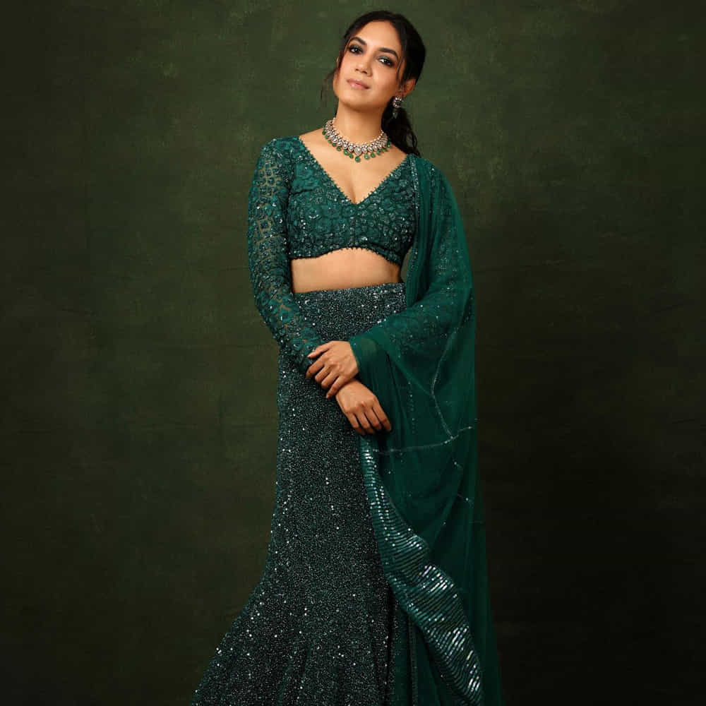 పెళ్లి చూపులు సినిమాతో తెలుగు అభిమానుల మనసు దోచుకున్న రీతూ వర్మ.. ఈ అమ్మడు అటు, తెలుగు, తమిళం, మళయాలం చిత్రాల్లో నటిస్తూ అలరిస్తోంది.. హోమ్లీగా కనిపించే ఈ అమ్మడు, విడుదలకు సిద్ధంగా ఉన్న టక్ జగదీష్ సినిమాలోకూడా హీరోయిన్ గా నటించింది.