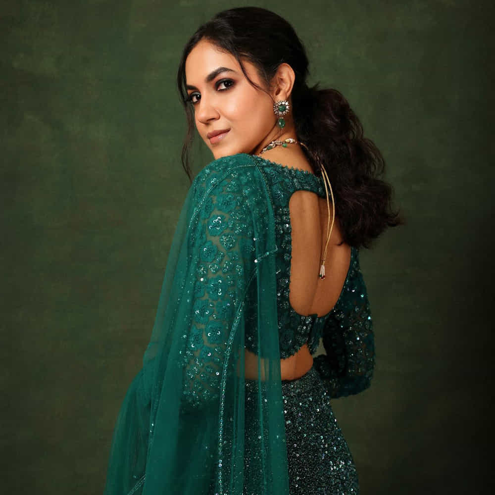 పెళ్లి చూపులు సినిమాతో తెలుగు అభిమానుల మనసు దోచుకున్న రీతూ వర్మ.. ఈ అమ్మడు అటు, తెలుగు, తమిళం, మళయాలం చిత్రాల్లో నటిస్తూ అలరిస్తోంది.. హోమ్లీగా కనిపించే ఈ అమ్మడు, విడుదలకు సిద్ధంగా ఉన్న టక్ జగదీష్ సినిమాలోకూడా హీరోయిన్ గా నటించింది.