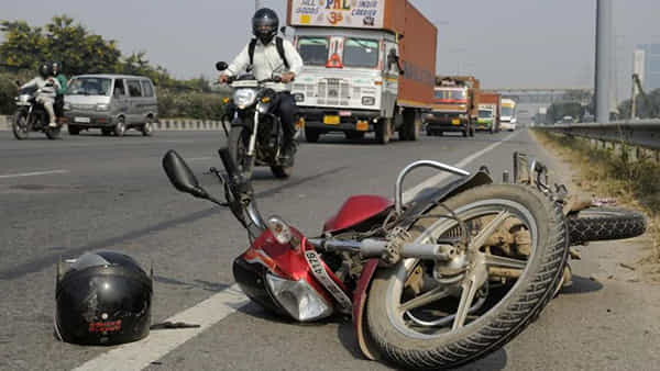 Hyderabad: ట్యాంక్ బండ్పై ఘోర రోడ్డు ప్రమాదం.. బైక్ను ఢీకొన్న ట్రావెల్ బస్! టెకీ మృతి