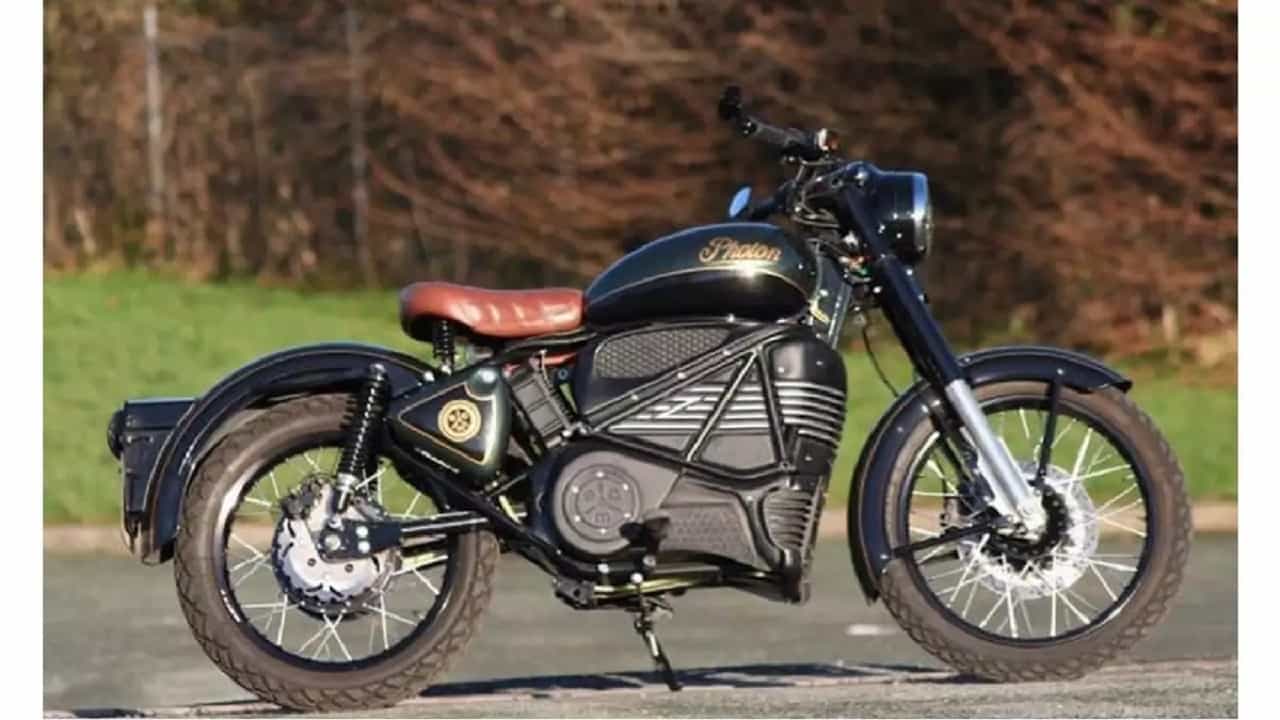 రాయల్ ఎన్ ఫీల్డ్ ఎలక్ట్రిక్(Royal Enfield).. యువకుల కలల బైక్ రాయల్ ఎన్ ఫీల్డ్ ఎలక్ట్రిక్ సెగ్మెంట్ లో తన సత్తా చాటేందుకు సిద్ధమైంది. త్వరలోనే ఇది లాంచ్ అయ్యే అవకాశం ఉంది. ఇది క్లాసిక్ డిజైన్ తో వస్తుంది. ఐఎస్ఓ26262 సేఫ్టీ గైడ్ లైన్స్ అనుగుణంగా పలు ఫీచర్లను తీసుకొచ్చారు. అలాగే ఫ్లక్స్ మోటార్, 1డీ థెర్మల్ మోడల్ బ్యాటరీ ప్యాక్ ఉంటుంది. దీని ధర రూ. 1.2లక్షల నుంచి రూ. 1.8లక్షల వరకూ ఉండే అవకాశం ఉంది. ఇది 2024 సెకండ్ హాఫ్లో మార్కెట్లోకి వచ్చే చాన్స్ ఉంది.