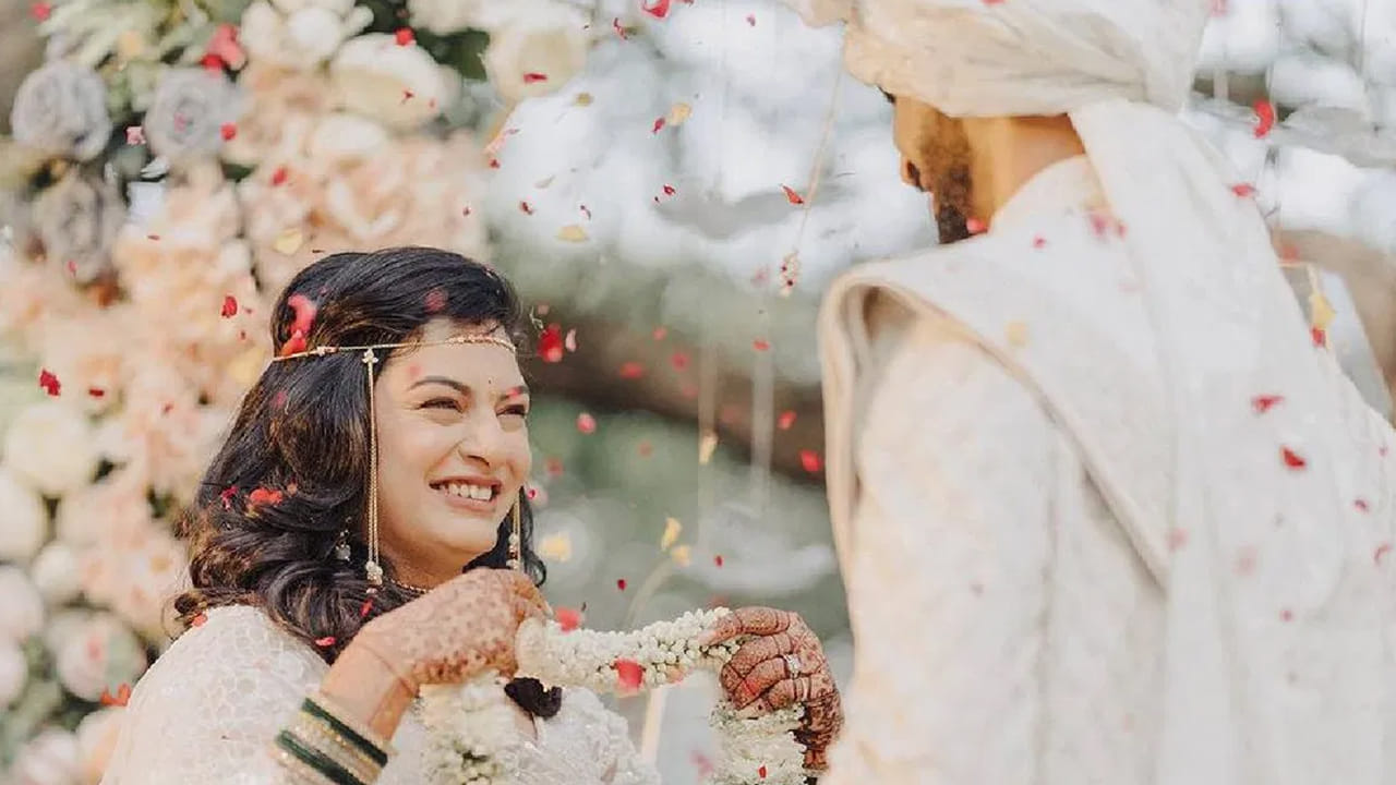 మహిళా క్రికెటర్ ఉత్కర్ష పవార్ను మహాబలేశ్వర్లో వివాహం చేసుకున్నాడు. ఉత్కర్ష మహారాష్ట్ర తరపున దేశవాళీ క్రికెట్ ఆడింది.