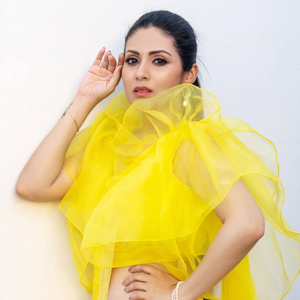 సదా ఒకప్పుడు కుర్రకారు గుండెల్లో గుబులు రేపిన అందాల నటి. నితిన్ హీరోగా తేజ దర్శకత్వంలో వచ్చిన జయం సినిమాతో పరిచయమైన సదా.. ఆ తర్వాత శంకర్ దర్శకత్వంలో వచ్చిన అపరిచితుడులో నటించి సూపర్ పాపులర్ అయ్యింది