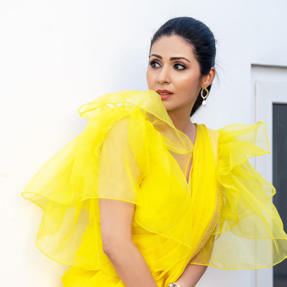 సదా ఒకప్పుడు కుర్రకారు గుండెల్లో గుబులు రేపిన అందాల నటి. నితిన్ హీరోగా తేజ దర్శకత్వంలో వచ్చిన జయం సినిమాతో పరిచయమైన సదా.. ఆ తర్వాత శంకర్ దర్శకత్వంలో వచ్చిన అపరిచితుడులో నటించి సూపర్ పాపులర్ అయ్యింది