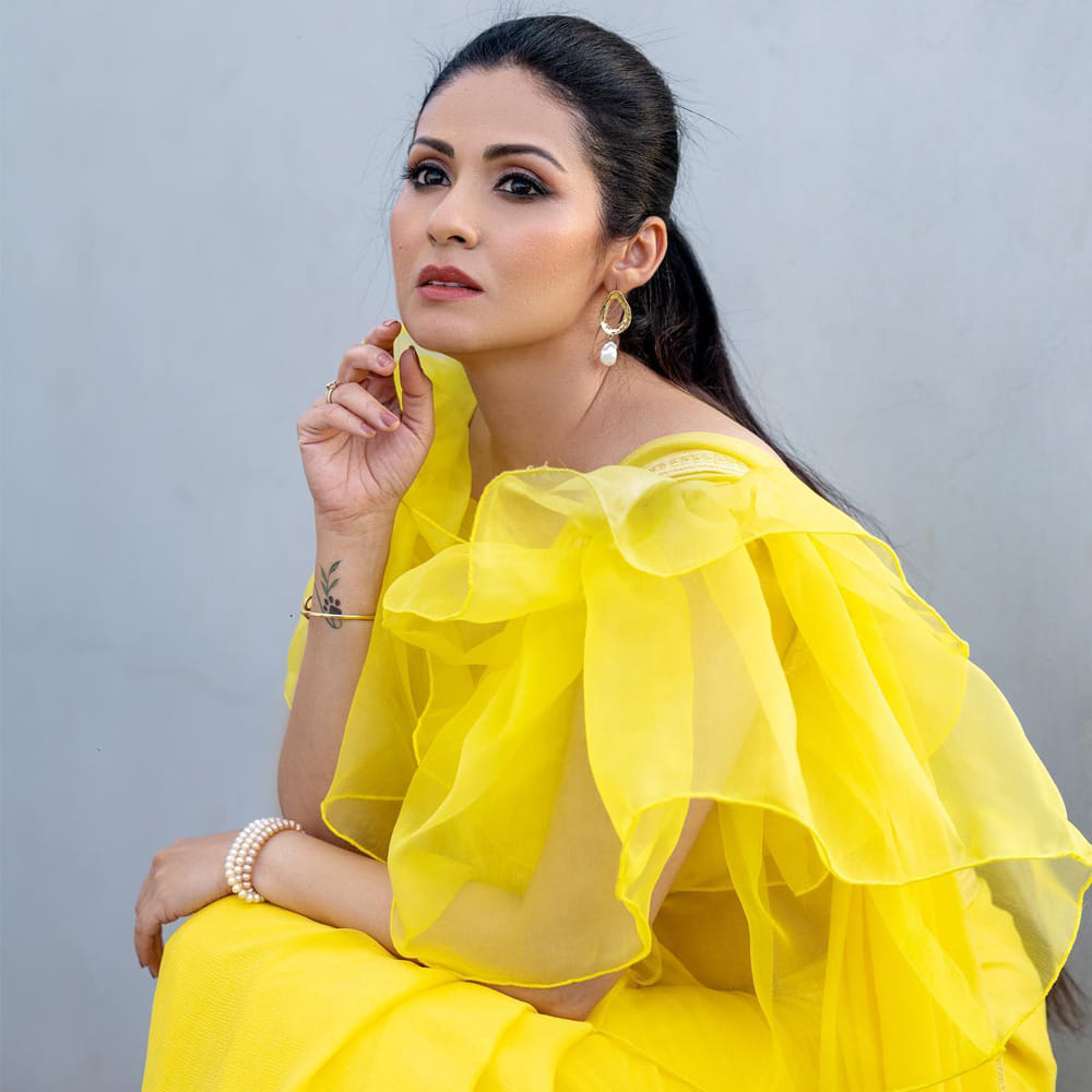 సదా ఒకప్పుడు కుర్రకారు గుండెల్లో గుబులు రేపిన అందాల నటి. నితిన్ హీరోగా తేజ దర్శకత్వంలో వచ్చిన జయం సినిమాతో పరిచయమైన సదా.. ఆ తర్వాత శంకర్ దర్శకత్వంలో వచ్చిన అపరిచితుడులో నటించి సూపర్ పాపులర్ అయ్యింది