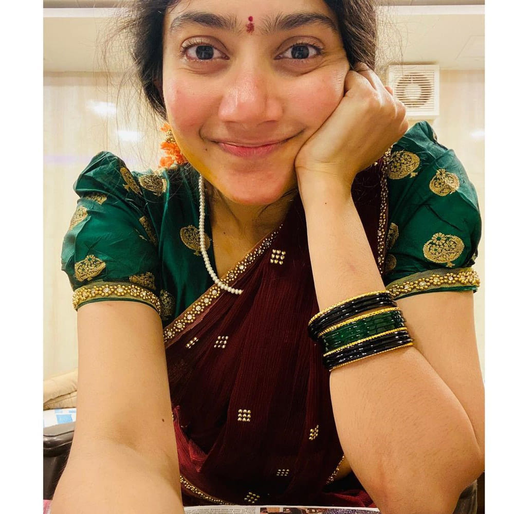 ప్రస్తుతం చిత్రయూనిట్ సాయి పల్లవిని సంప్రదించనున్నారట. ఒకవేళ న్యాచురల్ బ్యూటీ గ్రీన్ సిగ్నల్ ఇస్తే మొదటిసారి తారక్ జోడిగా నటించనుంది సాయి పల్లవి. 