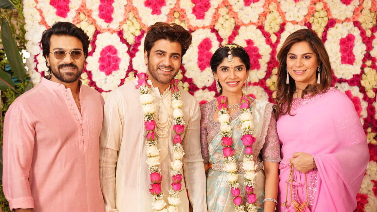 మెరికాలో సాఫ్ట్వేర్ ఇంజనీర్గా వర్క్ చేస్తున్న రక్షితా రెడ్డితో జనవరి 26న శర్వా ఎంగేజ్మెంట్ అయింది. రాజస్థాన్ లోని జైపూర్ లీలా ప్యాలెస్ కోసం భారీగా ఖర్చు చేసారు శర్వానంద్ కుటుంబం. జూన్ 2 సాయంత్రం 5 గంటల నుంచి కాక్ టైల్ మెహందీ ఫంక్షన్ జరిగింది.