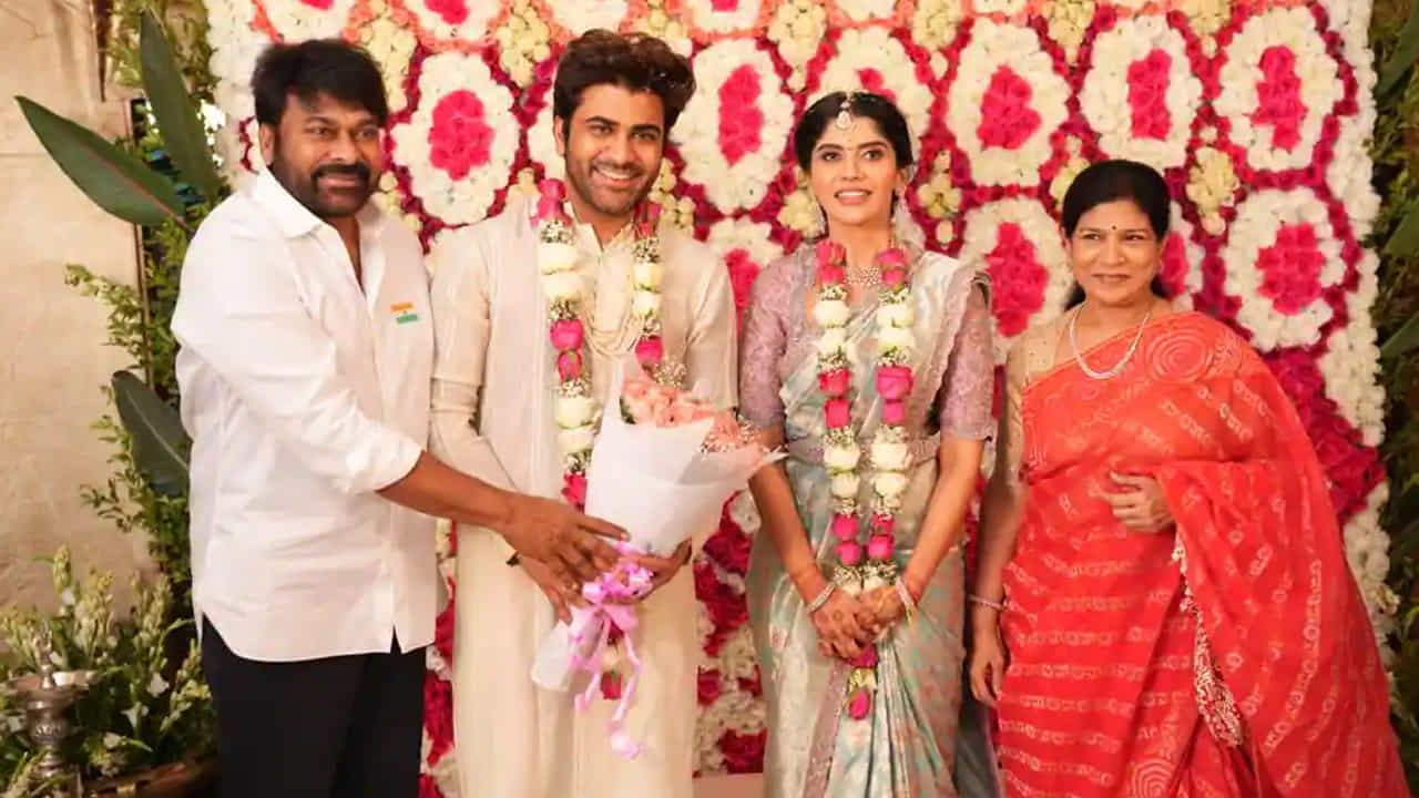 ఇక జూన్ 3 ఉదయం 11.30 నిమిషాలకు పెళ్ళి కొడుకును చేయనున్నారు. జూన్ 3 రాత్రి 11.30 నిమిషాలకు వేదమంత్రాల సాక్షిగా రక్షిత మెడలో మూడు ముళ్లు వేయనున్నారు శర్వానంద్.
