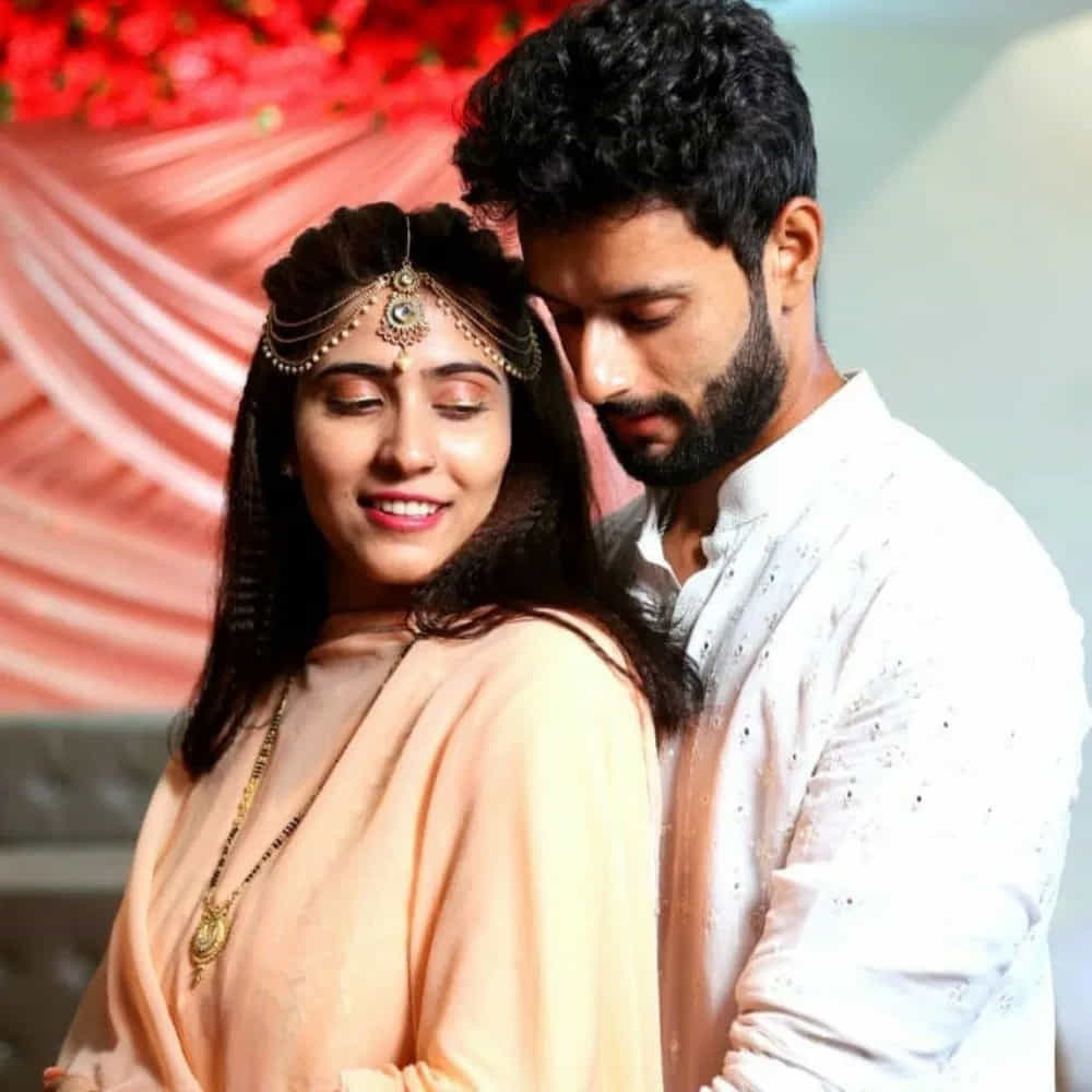 అంజుమ్‌కి యాక్టింగ్‌ అండ్‌ మోడలింగ్‌ అంటే చాలా ఇష్టం. కొన్ని బాలీవుడ్‌ సినిమాలకు పనిచేసింది. అలాగే కొన్ని హిందీ సీరియల్స్‌తో పాటు  మ్యూజిక్ వీడియోల్లోనూ నటించింది