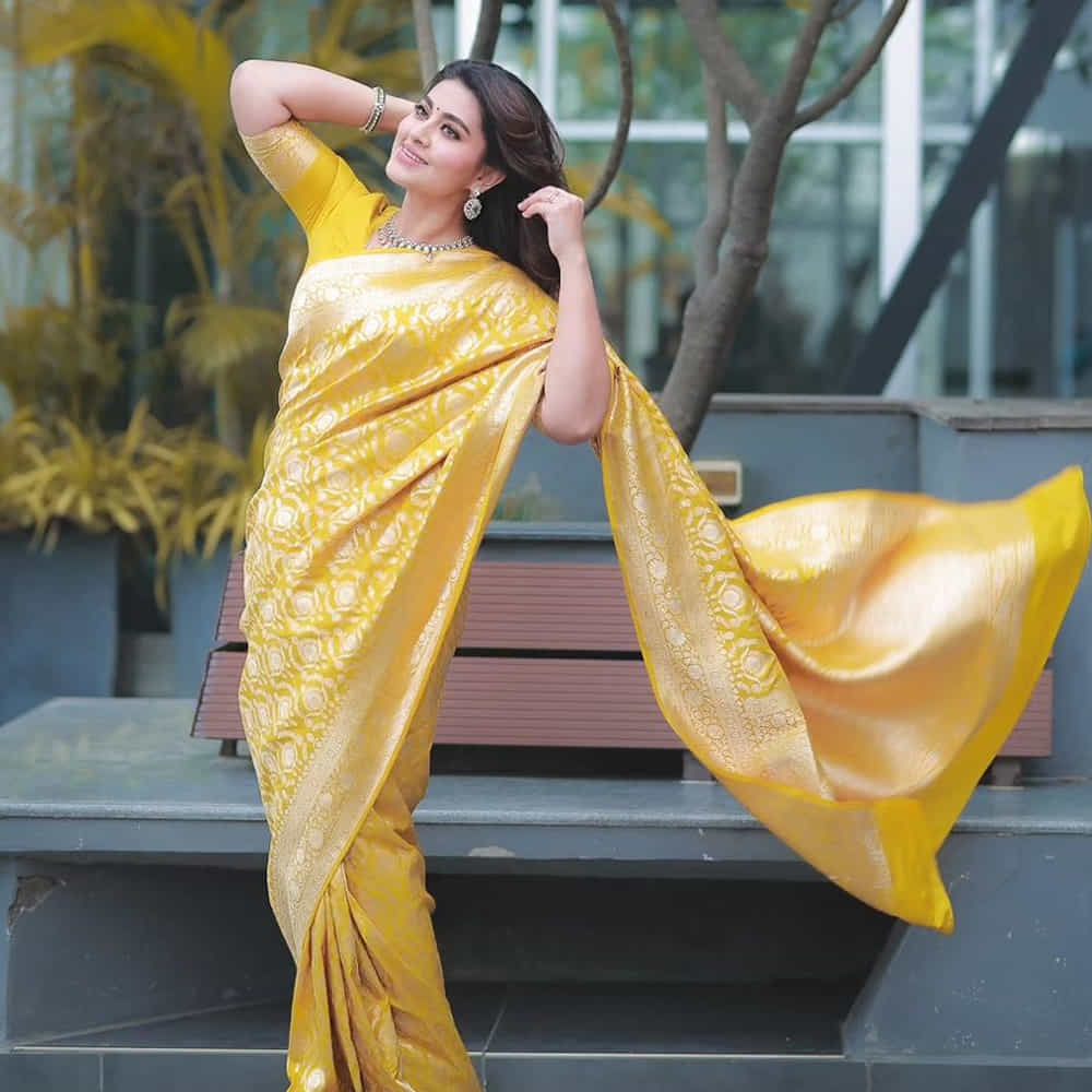 జూనియర్ సౌందర్యగా తనకంటూ ఓ గుర్తింపు తెచ్చుకున్న ఈ బ్యూటీ.. తెలుగుతోపాటు.. తమిళంలోనూ ఎన్నో సూపర్ హిట్స్ అందుకుంది.