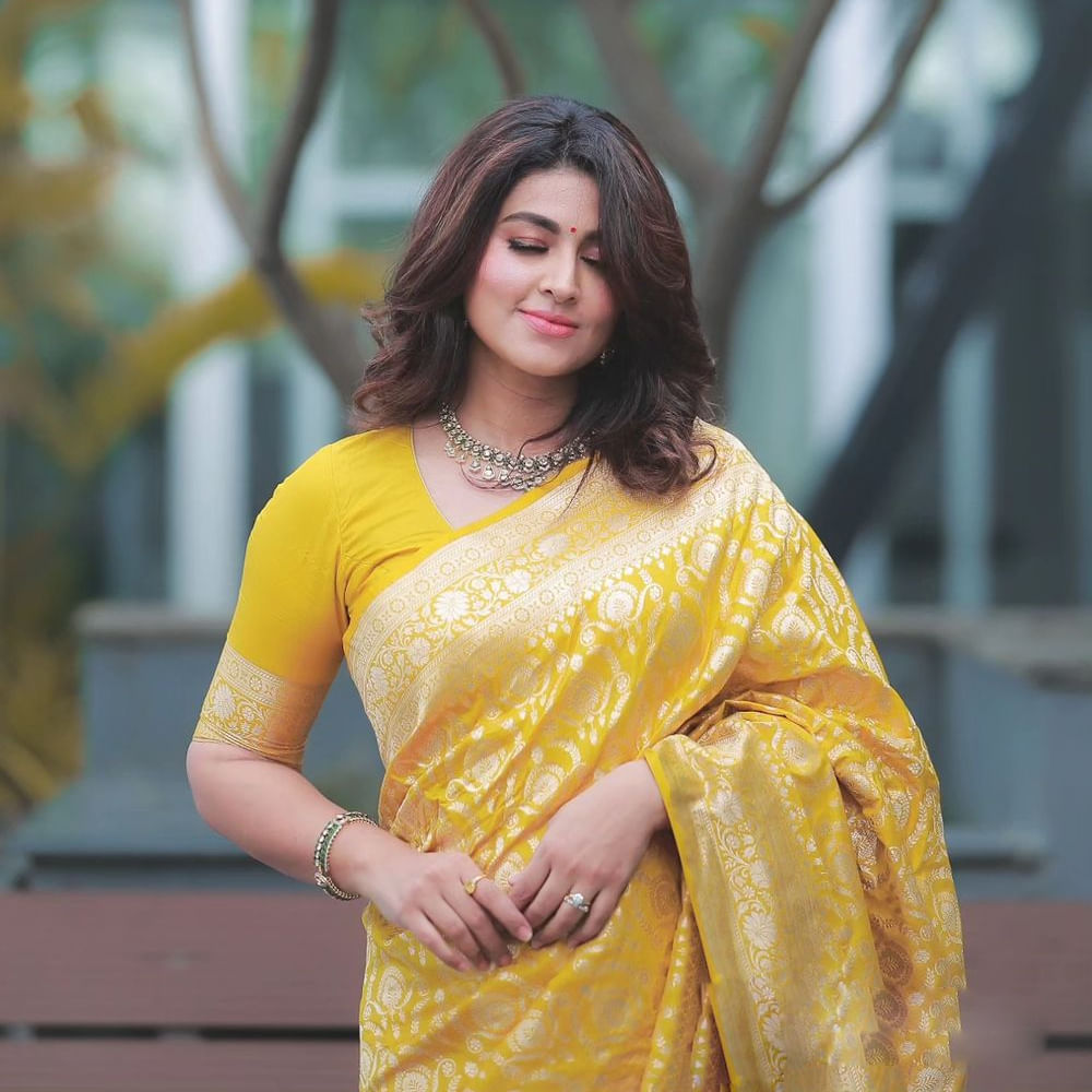 తమిళ్ హీరో ప్రసన్నతో పెళ్లి తర్వాత సినిమాలకు దూరమైన స్నేహ.. ఇప్పుడిప్పుడే సెకండ్ ఇన్నింగ్స్ షూరు చేసింది. 