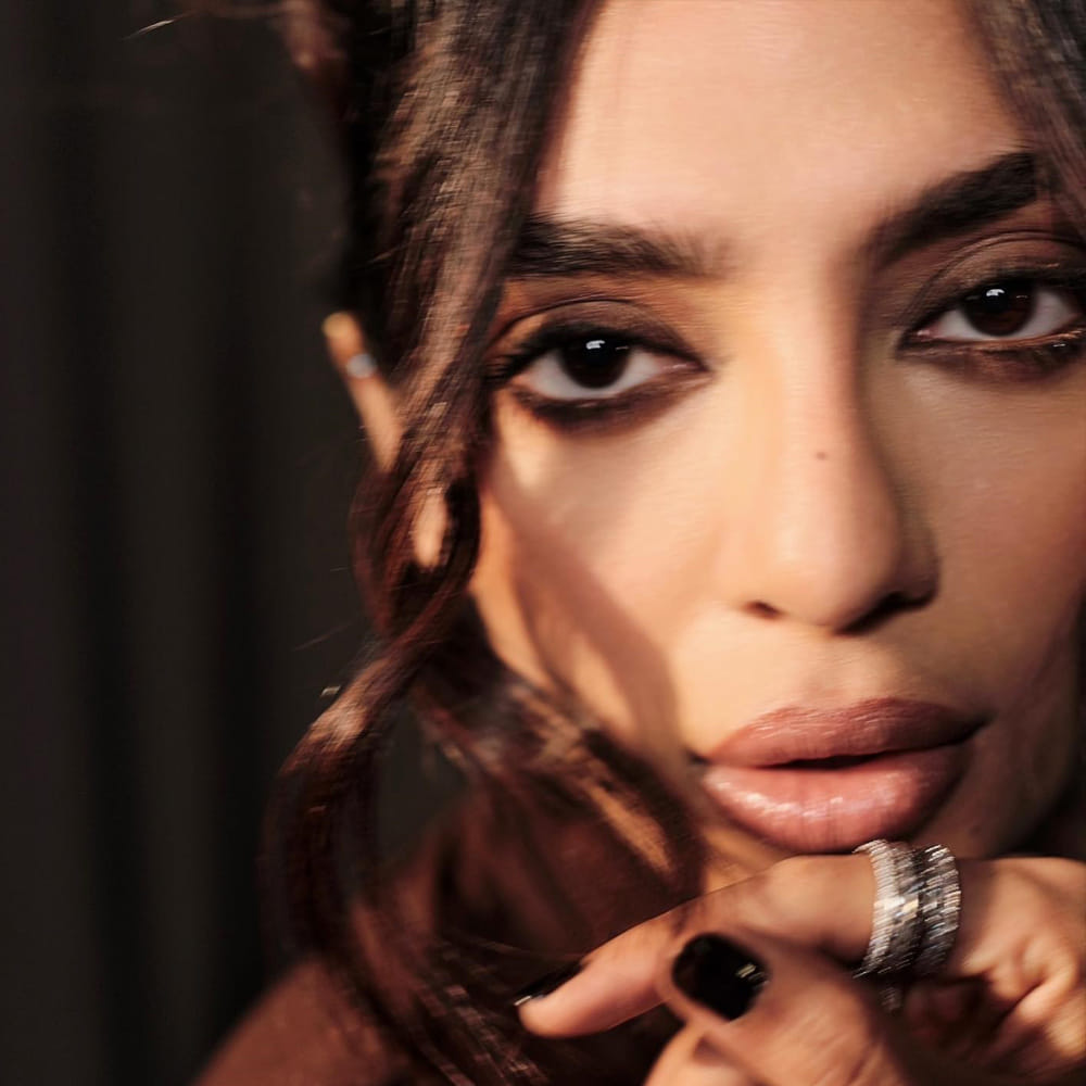 శోభిత ధూళిపాళ మోడలింగ్ రంగంలో కెరీర్ మొదలు పెట్టి మెల్లగా సినిమా రంగం లోకి వచ్చింది. గూఢచారి సినిమాతో తెలుగు తెరకు పరిచయమైన శోభిత. సోషల్ మీడియాలో ఎప్పుడు యాక్టీవ్‌గా ఉంటూ నయా ఫోటోస్ ను షేర్ చేస్తూ ఉంటుంది ఈ ముద్దుగుమ్మ.