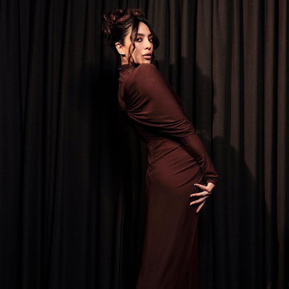 శోభిత ధూళిపాళ మోడలింగ్ రంగంలో కెరీర్ మొదలు పెట్టి మెల్లగా సినిమా రంగం లోకి వచ్చింది. గూఢచారి సినిమాతో తెలుగు తెరకు పరిచయమైన శోభిత. సోషల్ మీడియాలో ఎప్పుడు యాక్టీవ్‌గా ఉంటూ నయా ఫోటోస్ ను షేర్ చేస్తూ ఉంటుంది ఈ ముద్దుగుమ్మ.