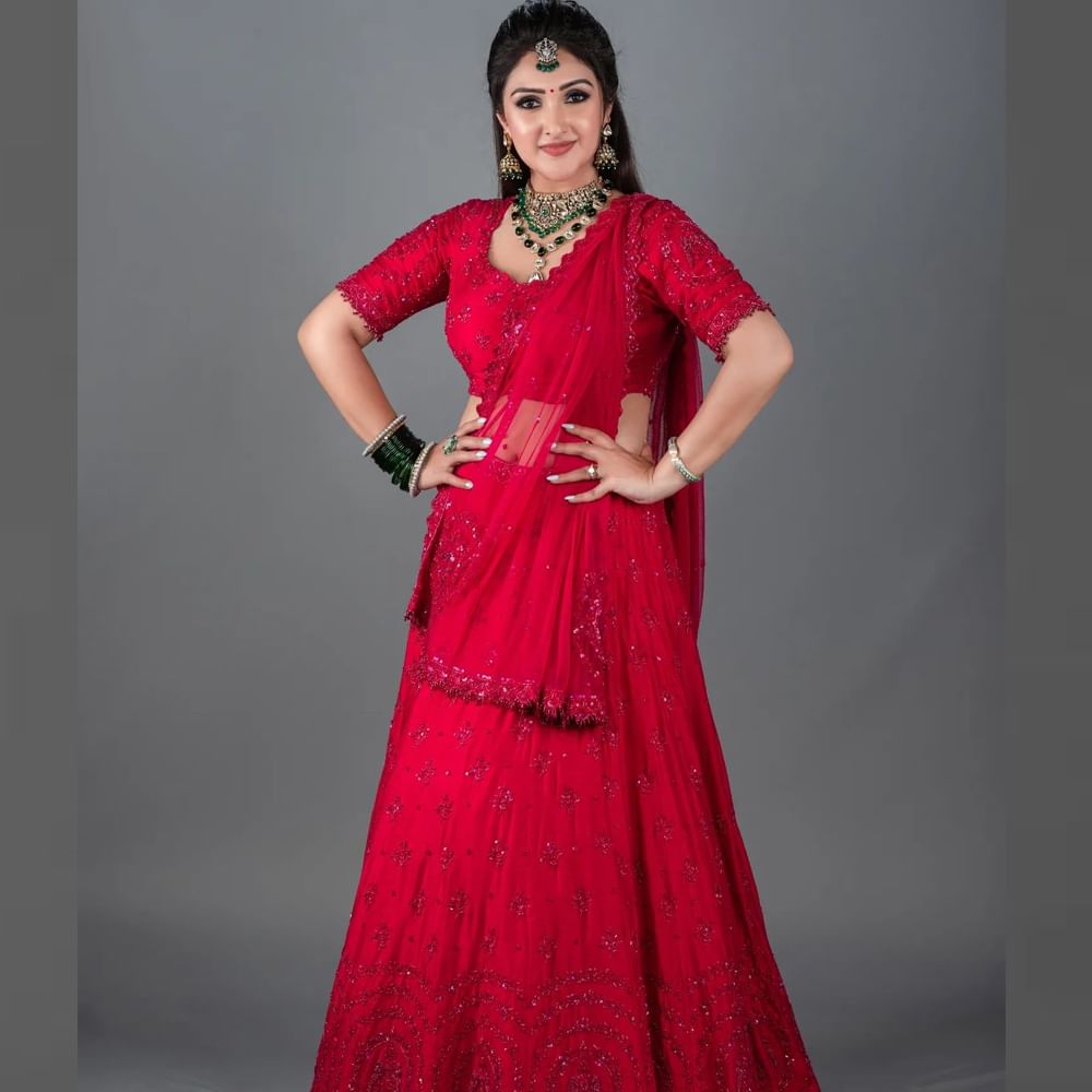   She made her acting debut as a child actress in Sathyaraj starrer Riksha Mama in 1992.