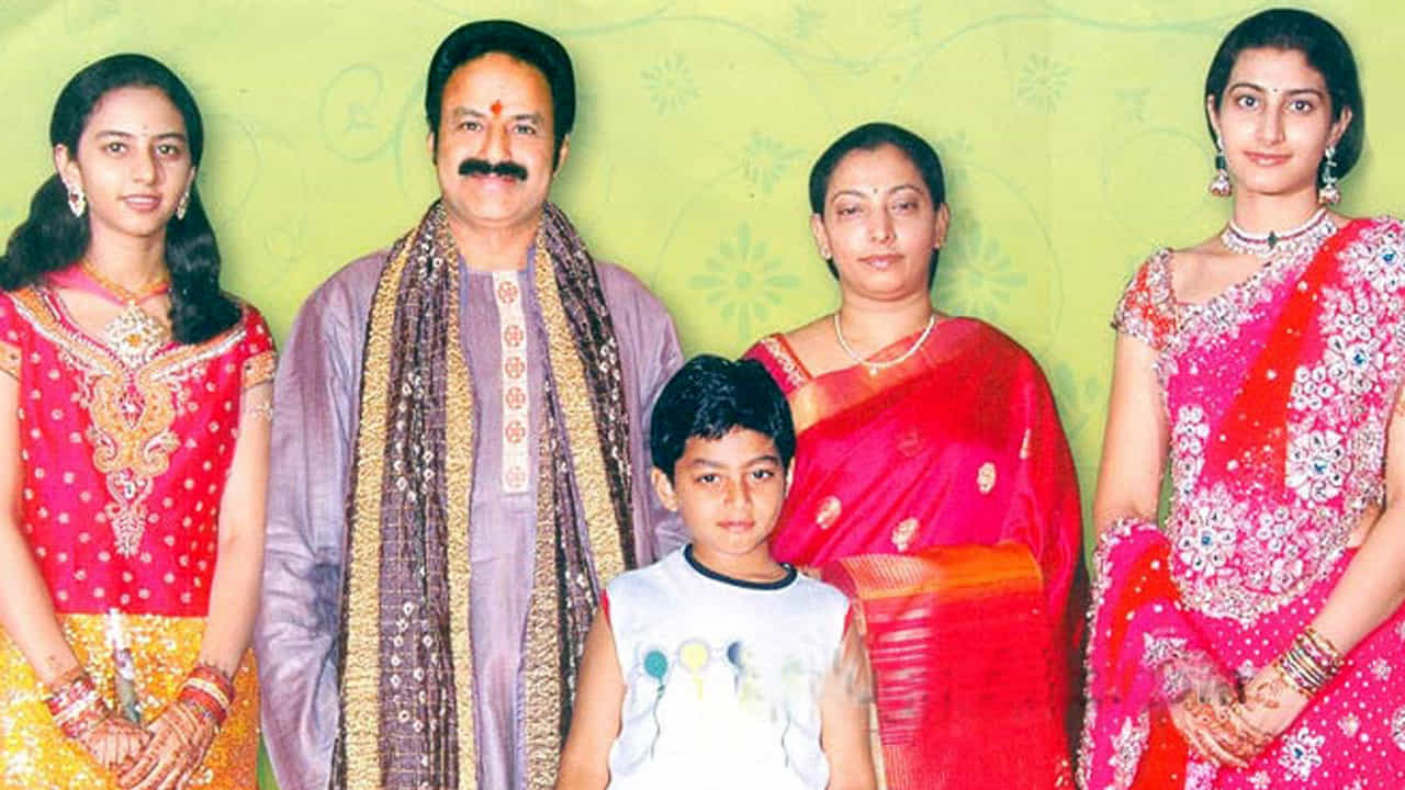 ఈ ప్రతినిధుల బృందంలో నందమూరి బాలకృష్ణ సతీమణి వసుంధర దేవి, ఆయన రెండో కుమార్తె తేజస్విణి ఉన్నారు.