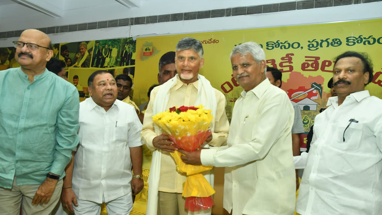 ఇటీవల మహానాడులో అధ్యక్షుడిగా ఎన్నికైన సందర్భంగా ఎన్టీయార్ ట్రస్ట్ భవన్‌లో తెలంగాణా నేతలు చంద్రబాబును అభినందించారు. కాసాని జ్ఞానేశ్వర్‌కి అధ్యక్ష హోదానిచ్చి, ఇటీవల ఖమ్మంలో భారీ బహింగసభ నిర్వహించి తెలంగాణాలో పార్టీని గాడిలో పెట్టే ప్రయత్నం చేసిన విషయం తెలిసిందే. 