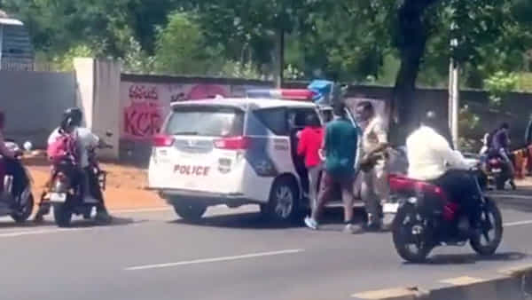 Telangana Police: ఇది కదా ఫ్రెండ్లీ పోలిసింగ్.. గ్రూప్-1 అభ్యర్థులకు బాసటగా పెట్రోలింగ్ టీమ్..