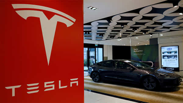Tesla: టెస్లా కంపెనీ సంచలన నిర్ణయం.. భారత్లో ఎంట్రీకి రంగం సిద్ధం..!