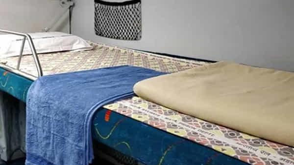 Indian Railways: ట్రైన్లో ఇచ్చే బెడ్షీట్ ఇంటికి తెచ్చుకోవచ్చా? తప్పక తెలుసుకోవాల్సిన రైల్వే రూల్స్..