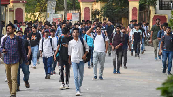 TSPSC: నేడు తెలంగాణలో గ్రూప్ 1 ప్రిలిమ్స్.. కఠిన నిబంధనల నడుమ పరీక్ష.