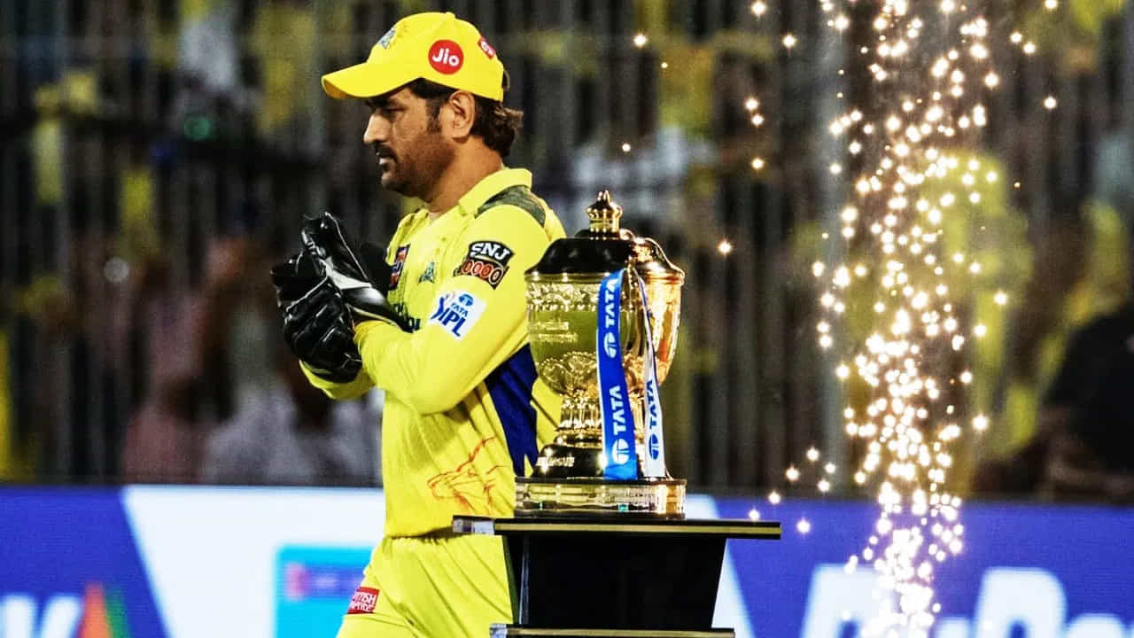 లేదంటే తాను చెప్పినట్లుగా చెన్నై సూపర్ కింగ్స్ జట్టు డగౌట్‌లో కొత్త బాధ్యతతో దర్శనమివ్వనున్నాడు.