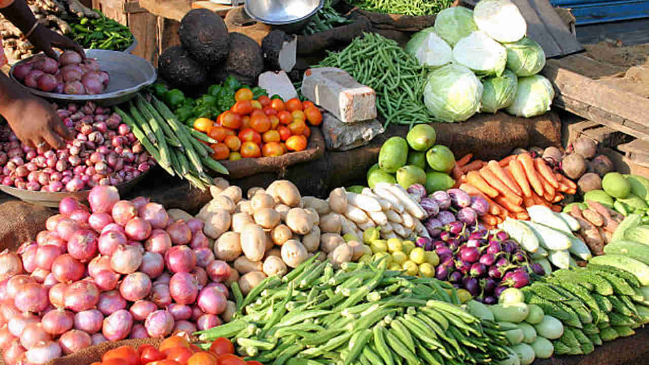 Vegetables: మండిపోతున్న కూరగాయల ధరలు.. పచ్చి మిర్చి అయితే మరీ దారుణం