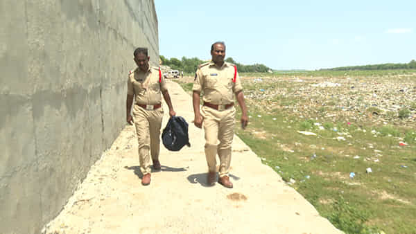 Prakasam District: రివాల్వర్తో సచివాలయ ఉద్యోగి హల్చల్..! దేహశుద్ధి చేసి పోలీసులకు అప్పగించిన గ్రామస్థులు