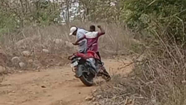 Telangana: ల్యాండ్ సర్వే కోసం వెళ్లిన తహాసీల్దార్.. తరిమి తరిమి కొట్టిన గిరిజనులు..