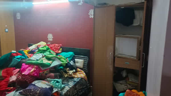 Warangal: వరంగల్లో భారీ చోరీ.. రూ. 24 లక్షల నగదు, భారీగా ఆభరణలు ఎత్తుకెళ్లిన దొంగలు..