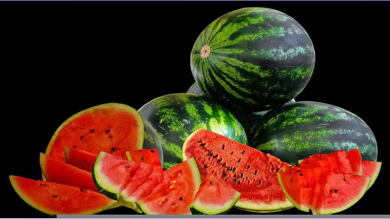 Watermelon- కోసి పుచ్చ‌కాయ‌ల‌ను ఏదైనా బాక్స్ లేదంటే గిన్నెలో పెట్టి ఫ్రిడ్జ్ లో పెట్టాలి. డైరెక్ట్ గా పెట్టొద్దు. కోయ‌ని పుచ్చ‌కాయ అయితే డైరెక్ట్ గా పెట్టొచ్చు.