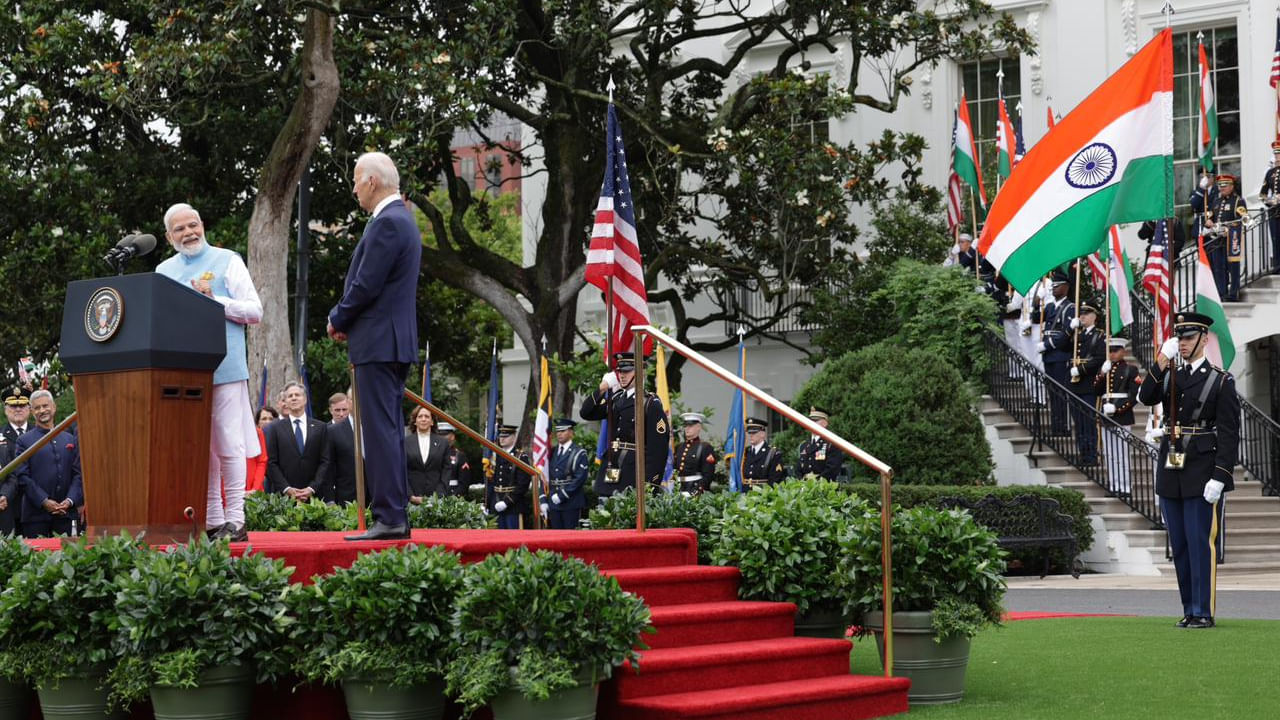 Modi said that India and America are a symbol of unity in diversity.  He said that both are democratic countries.  Modi said that there are 40 lakh NRIs in America and he is proud to see the diaspora Indians. 