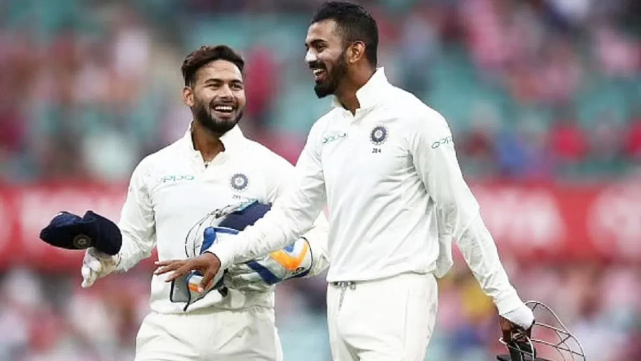 టీమిండియా వికెట్ కీపర్ బ్యాట్స్‌మెన్ రిషబ్ పంత్ ప్రస్తుత జట్టులో లేడు. అలాగే అదనపు వికెట్ కీపర్, బ్యాట్స్‌మెన్‌గా ఎంపికైన కేఎల్ రాహుల్ గాయం కారణంగా ఫైనల్‌కు దూరమయ్యాడు.