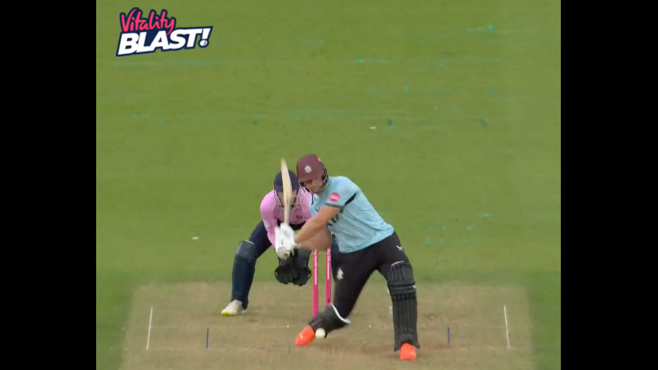 Viral Video: 8 ఫోర్లు, 7 సిక్సులు.. 213 స్ట్రైక్రేటుతో బీభత్సం.. ఒకే ఓవర్లో బౌలర్ తాట తీసిన కోహ్లీ సహచరుడు.. ఎవరంటే?