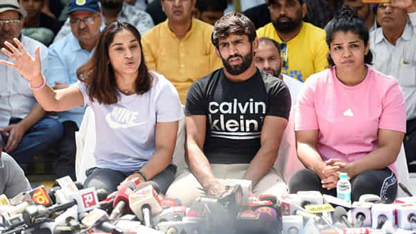 Wrestlers Protest: బ్రిజ్భూషణ్ను అరెస్ట్ చేయాల్సిందే.. లేదంటే ఏషియన్ గేమ్స్లో ఆడం.. కేంద్రానికి రెజ్లర్ల అల్టిమేటం..