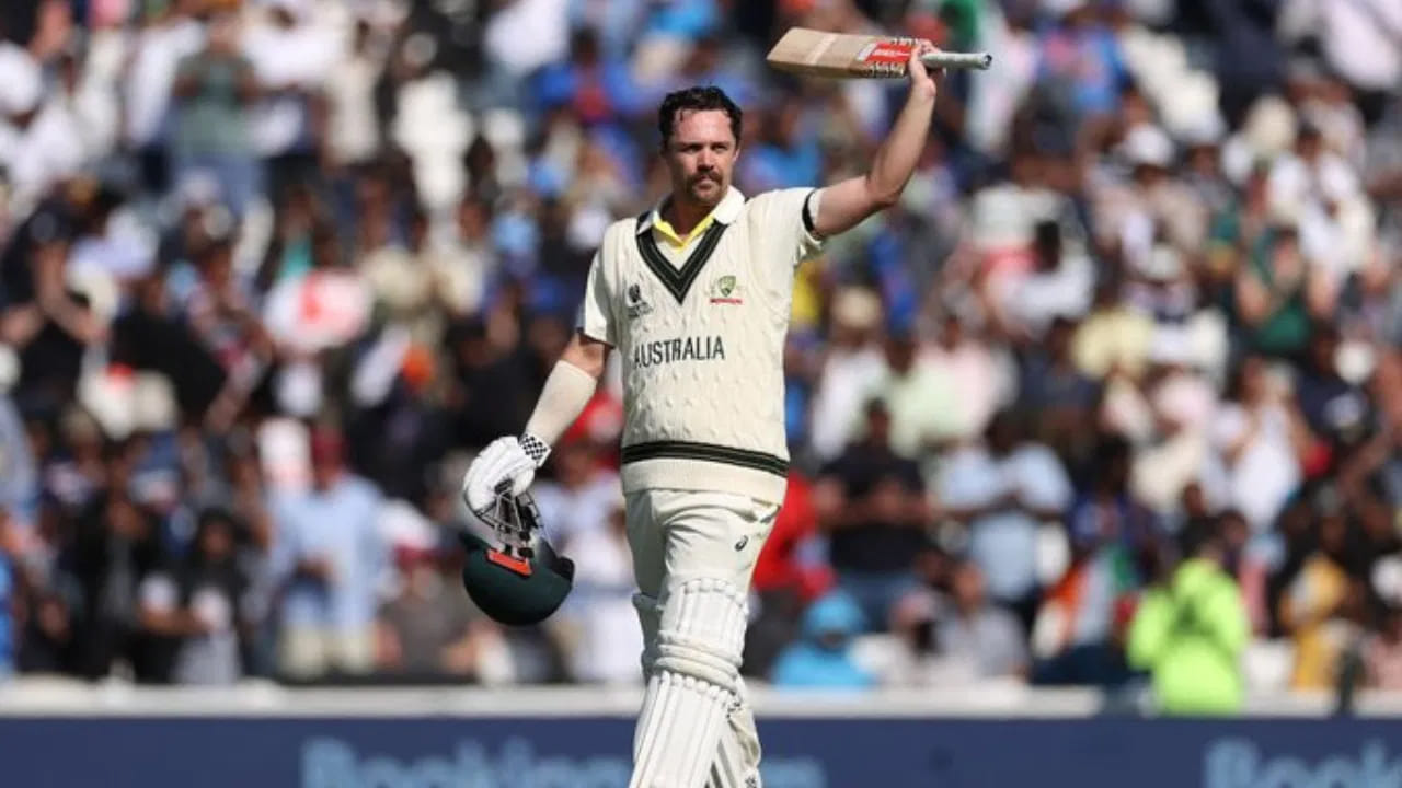 ఓవల్‌ వేదికగా తొలుత బ్యాటింగ్‌ చేసిన ఆస్ట్రేలియా రెండో సెషన్‌ ఆరంభానికి 3 వికెట్లు కోల్పోయి 76 పరుగులు మాత్రమే చేసింది. ఆ తర్వాత ట్రావిస్ హెడ్, స్టీవ్ స్మిత్ అద్భుతమైన భాగస్వామ్యాన్ని నెలకొల్పి టీమిండియా ఆశలపై నీళ్లు చల్లారు. వీరిద్దరూ 251 పరుగులు జోడించి జట్టును 327 పరుగులకు చేర్చారు. అలాగే, ఇద్దరు బ్యాట్స్‌మెన్‌లు తొలిరోజు ముగిసే సమయానికి నాటౌట్‌గా నిలిచారు.