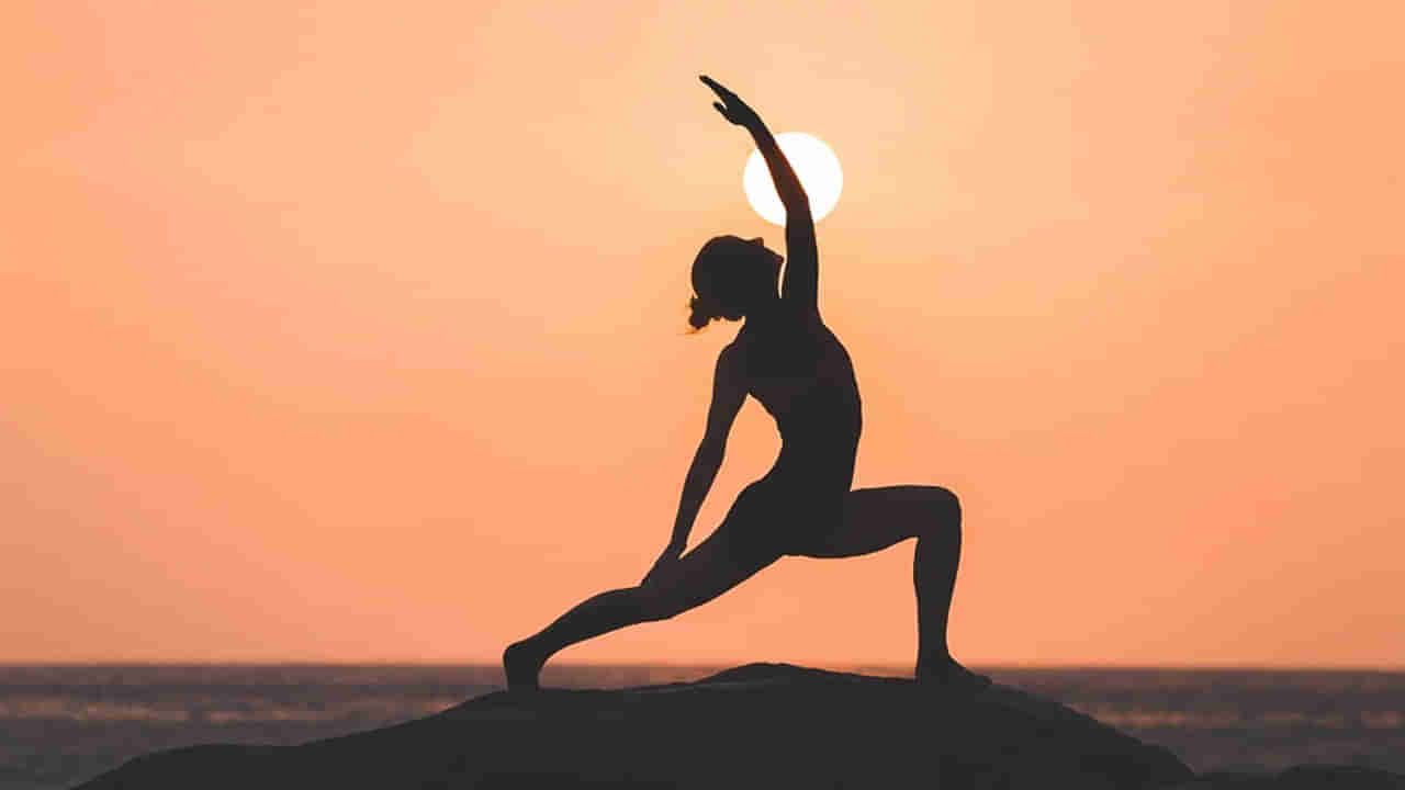 Yoga Pose: యోగా వలన బరువు తగ్గరంటూ ప్రముఖ వైద్యుడు సంచలన వ్యాఖ్యలు.. నెట్టింట్లో ఓ రేంజ్‌లో దుమారం.
