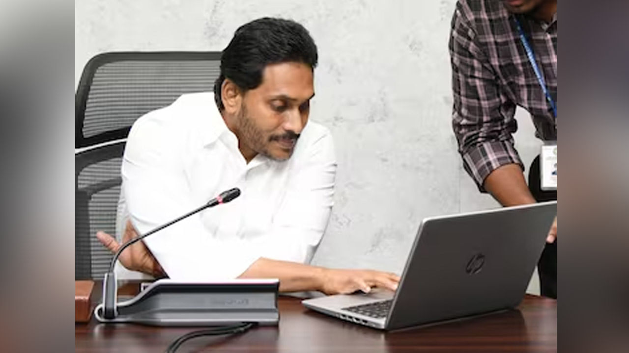 YSR Law Nestham: ‘వైఎస్సార్ లా నేస్తం’ నిధులు విడుదల.. 2,677 లబ్ధిదారుల ఖాతాల్లోకి డబ్బులు..