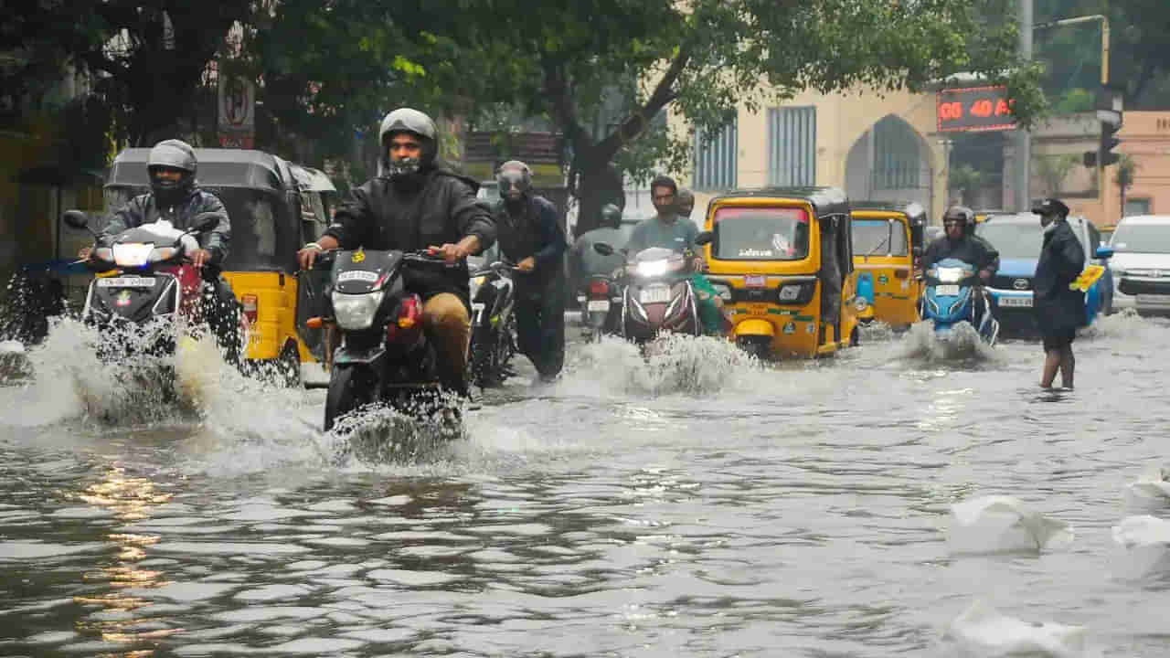 Rain Precautions: భారీ వర్షాల్లో తీసుకోవాల్సిన ముఖ్యమైన జాగ్రత్తలు