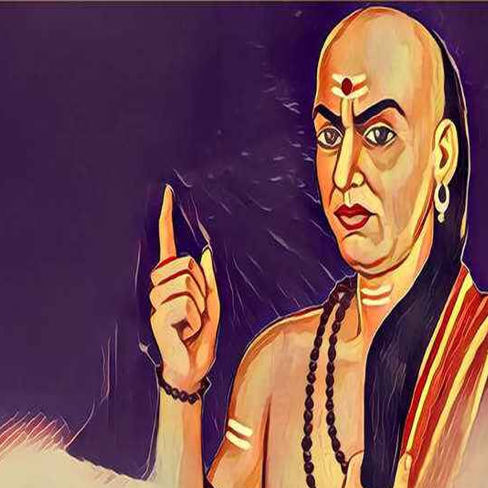 మతం మార్గం విజయాన్ని సాధించడానికి అధర్మ మార్గాన్ని ఎప్పటికీ ఎంచుకోరాదని సూచించారు ఆచార్య చాణక్య. అటువంటి విజయం ఎంత త్వరగా వస్తుందో అంతే త్వరగా వెళ్లిపోతుందని తెలిపారు. మతం మార్గం కొంచెం కష్టమైనది కావొచ్చు కానీ అది మీ కీర్తిని చాలా దూరం తీసుకువెళుతుంది.