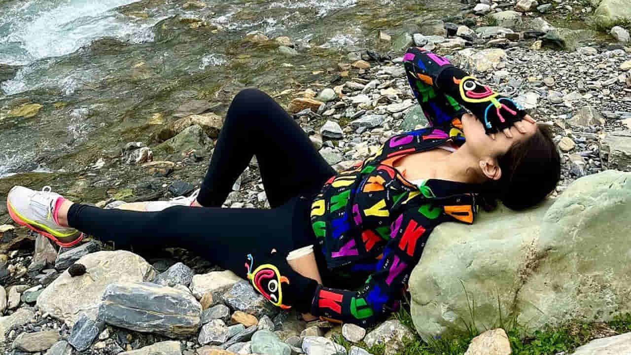 Tollywood: ఈ బ్యూటీ ఎవరో గుర్తుపట్టారా ?.. టాలీవుడ్ కాదు బాలీవుడ్ క్రేజీ హీరోయిన్..