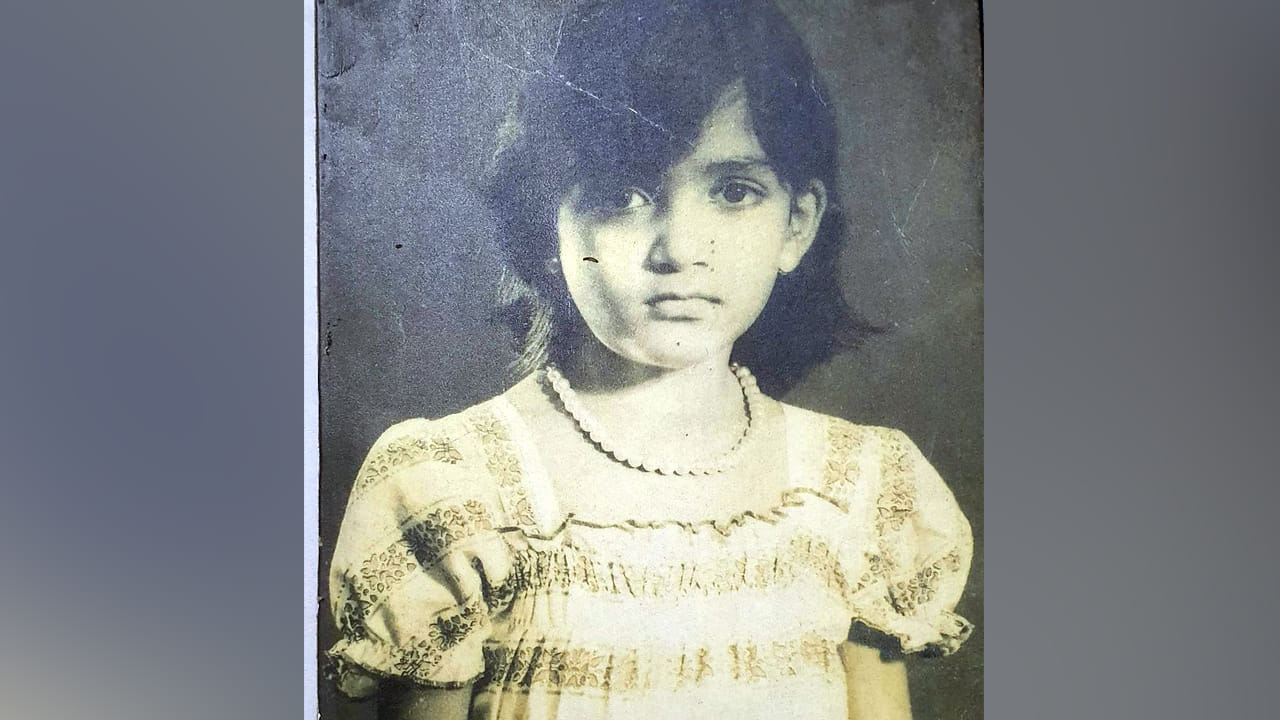 Tollywood: ఈ క్యూట్ చిన్నారి దక్షిణాదిలో స్టార్ హీరోయిన్.. ఆమె అందానికి ఏకంగా గుడి కట్టేసారు.. ఎవరో గుర్తుపట్టండి..