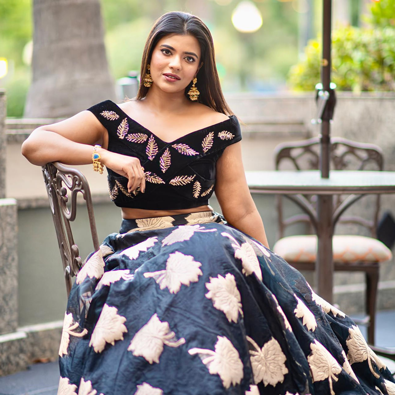 తమిళ బ్యూటీ ఐశ్వర్య రాజేశ్ గురించి ప్రత్యేకంగా చెప్పాల్సిన పని లేదు.. తన నటనతో అందరిని ఆకట్టుకున్నది ఈ చిన్నది.. నిత్యం బ్యూటిఫుల్ ఫోటోస్ షేర్ చేస్తూ అందరిని బాగా ఆకట్టుకుంటుంది. ప్రస్తుతం వరుస సినిమాలతో బిజీ గా ఉంది ఈ చిన్నది.. తాజాగా షేర్ చేసిన అట్రాక్టివ్ ఫోటోస్ సోషల్ మీడియాలో వైరల్ అవుతున్నాయి..