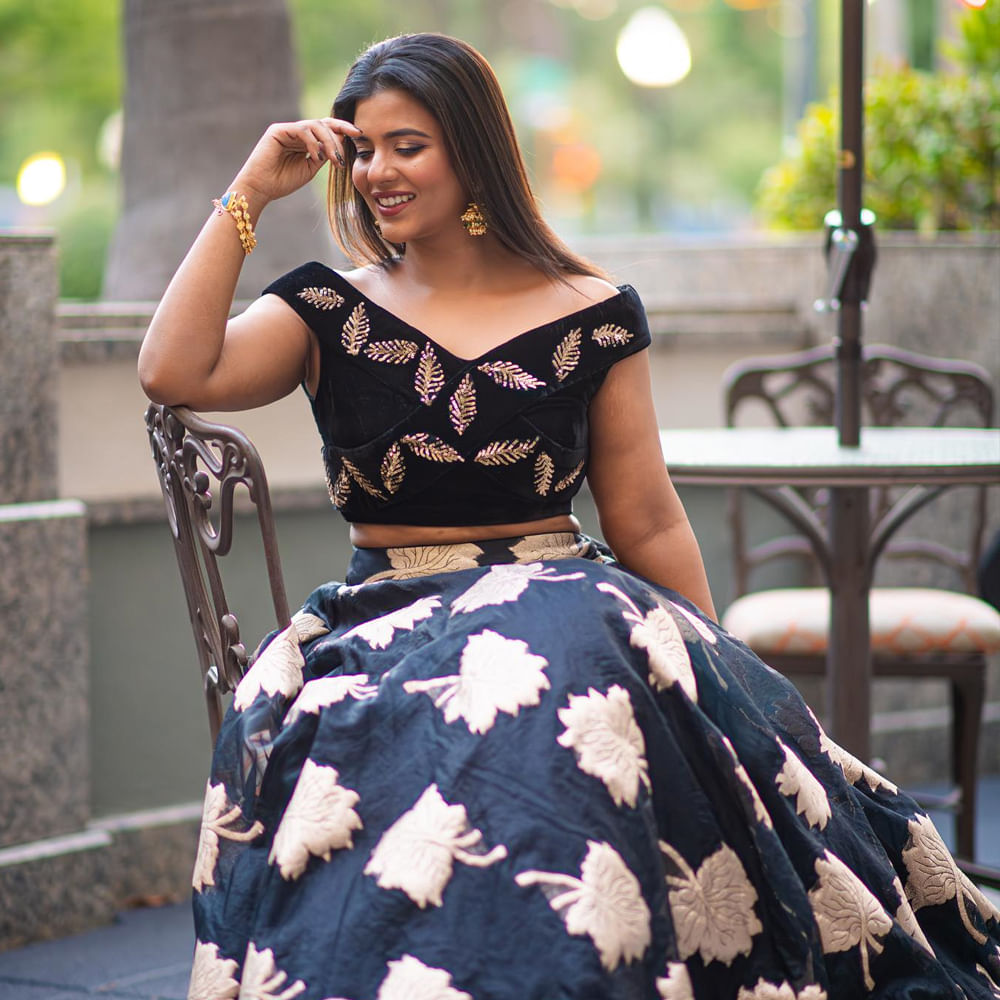 తమిళ బ్యూటీ ఐశ్వర్య రాజేశ్ గురించి ప్రత్యేకంగా చెప్పాల్సిన పని లేదు.. తన నటనతో అందరిని ఆకట్టుకున్నది ఈ చిన్నది.. నిత్యం బ్యూటిఫుల్ ఫోటోస్ షేర్ చేస్తూ అందరిని బాగా ఆకట్టుకుంటుంది. ప్రస్తుతం వరుస సినిమాలతో బిజీ గా ఉంది ఈ చిన్నది.. తాజాగా షేర్ చేసిన అట్రాక్టివ్ ఫోటోస్ సోషల్ మీడియాలో వైరల్ అవుతున్నాయి..