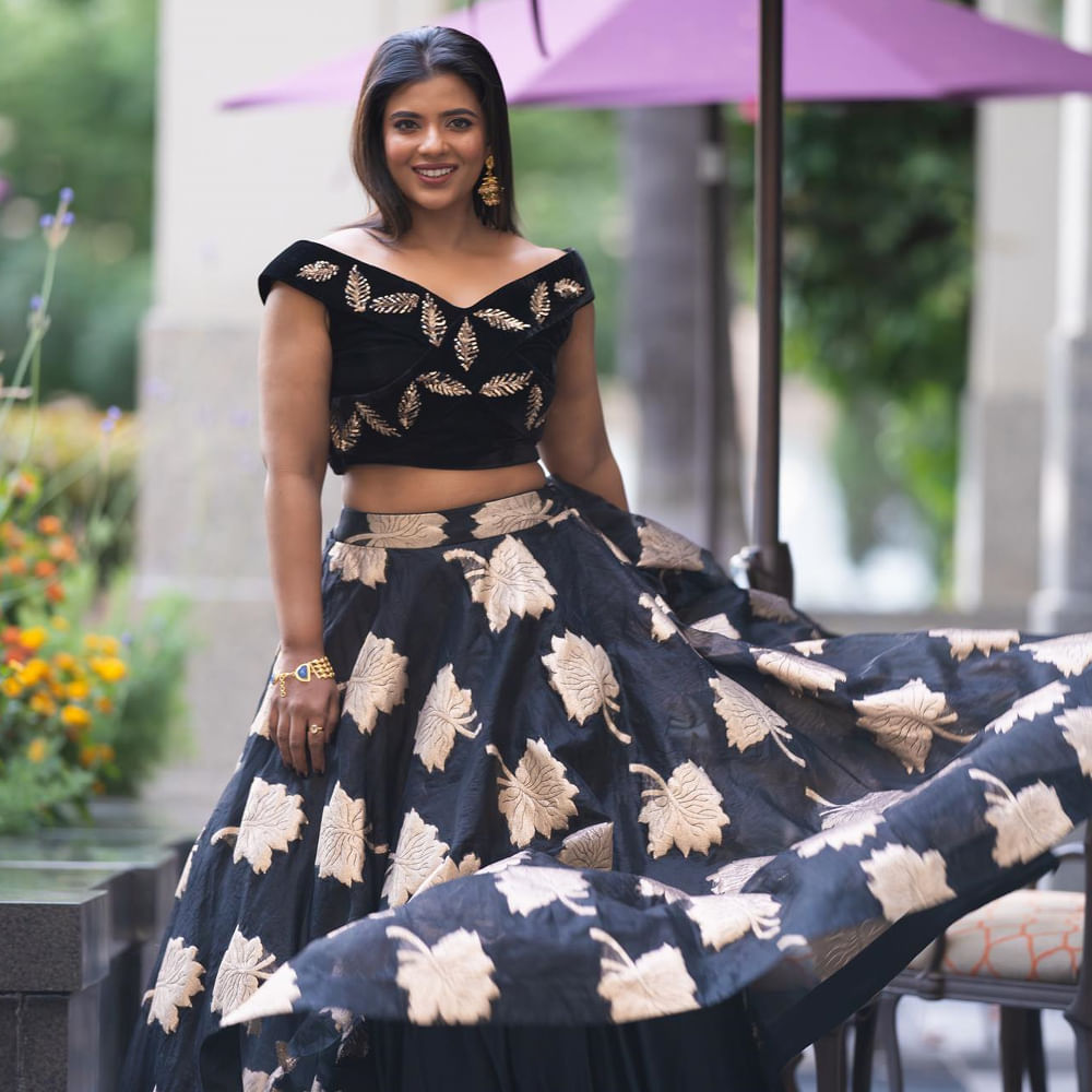 తమిళ బ్యూటీ ఐశ్వర్య రాజేశ్ గురించి ప్రత్యేకంగా చెప్పాల్సిన పని లేదు.. తన నటనతో అందరిని ఆకట్టుకున్నది ఈ చిన్నది.. నిత్యం బ్యూటిఫుల్ ఫోటోస్ షేర్ చేస్తూ అందరిని బాగా ఆకట్టుకుంటుంది. ప్రస్తుతం వరుస సినిమాలతో బిజీ గా ఉంది ఈ చిన్నది.. తాజాగా షేర్ చేసిన అట్రాక్టివ్ ఫోటోస్ సోషల్ మీడియాలో వైరల్ అవుతున్నాయి..