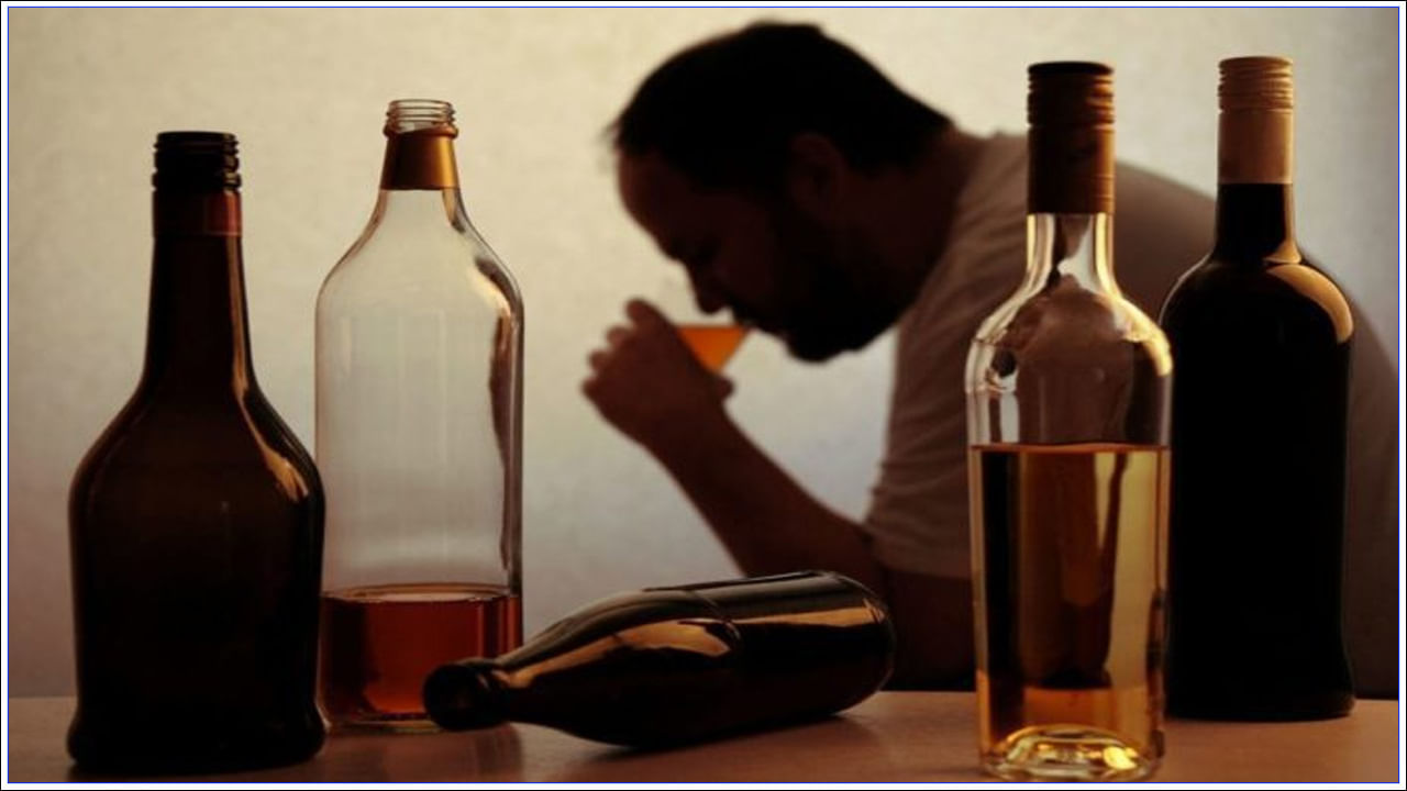 దీని కారణంగా రాత్రి తగినంత నిద్ర ఉండదు. నిద్ర లేకపోతే, అనేక శారీరక సమస్యలు తలెత్తుతాయి. 2022లో 'నేచర్ కమ్యూనికేషన్ జర్నల్'లో ప్రచురించబడిన ఒక నివేదిక ప్రకారం, మద్యం సేవించడం మెదడుపై ప్రభావం చూపుతుంది. 